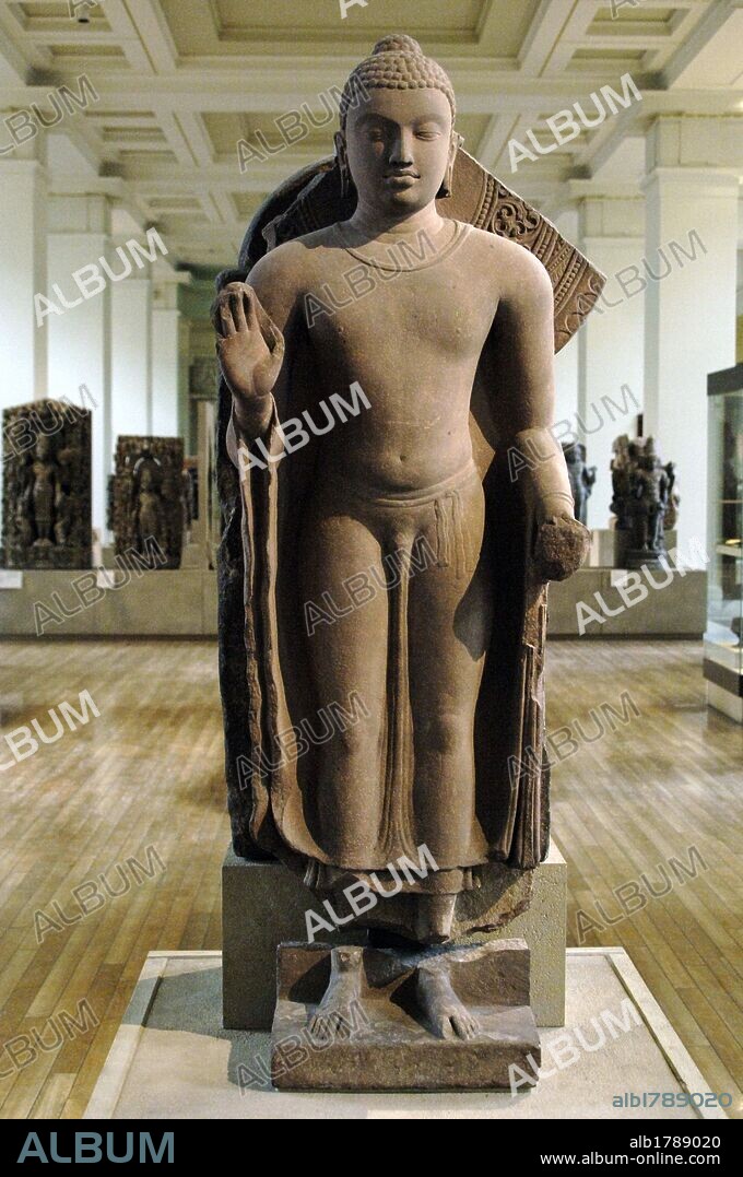 BUDA. Estatua perteneciente al PERIODO GUPTA (hacia el año 435). Procede de Sarnath (Norte de la India). Museo Británico. Londres. Inglaterra. Reino Unido.