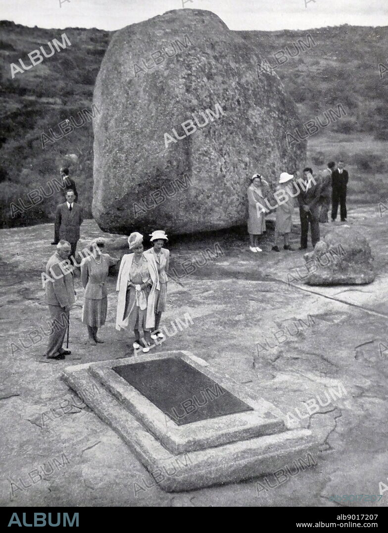 Queen Elizabeth, Princess Margaret and Princess Elizabeth at the grave of Cecil Rhodes in Rhodesia (Zimbabwe), 1947. Cecil Rhodes is buried on the summit of Malindidizumu, together with Sir Charles Coghlan, Sir Leander Starr Jameson, Allan Wilson and several other white settlers.