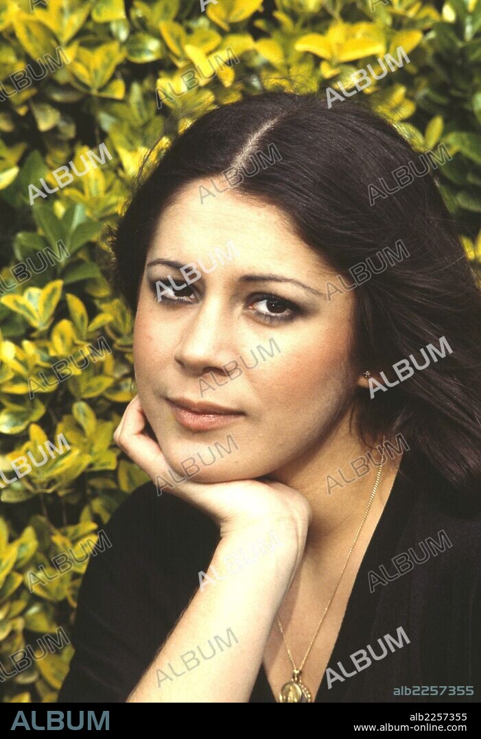 ISABEL PANTOJA. ISABEL PANTOJA. CANTANTE Y ACTRIZ ESPAÑOLA -.