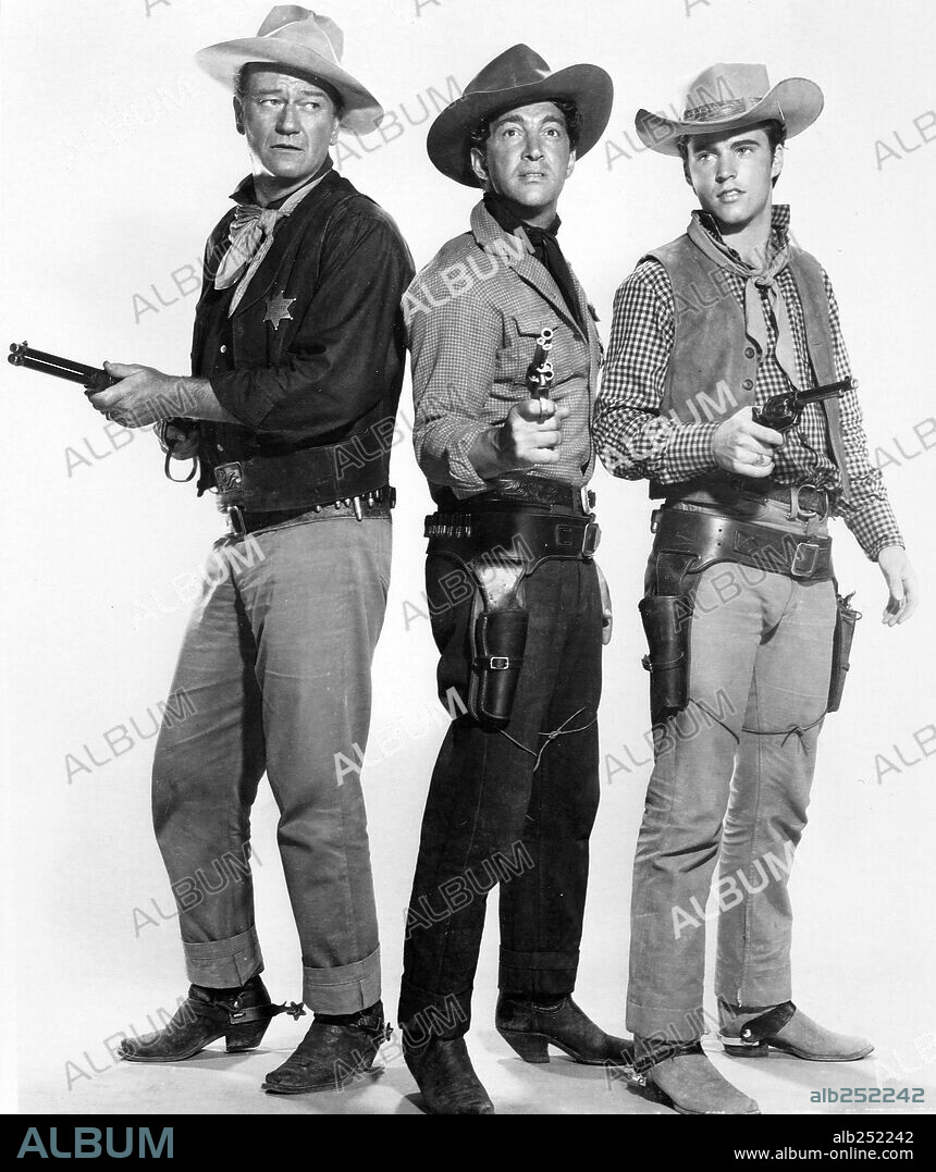 DEAN MARTIN, JOHN WAYNE y RICK NELSON (RICKY) en RIO BRAVO, 1959, dirigida por HOWARD HAWKS. Copyright WARNER BROTHERS.