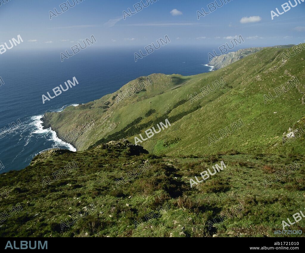 Spain, Galicia, La Coru–a province. Coastal landscape from Herbeira viewpoint.