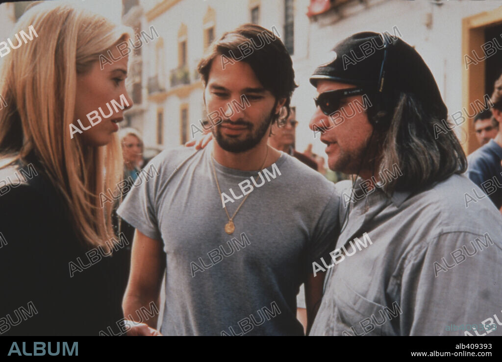 MIRA SORVINO, OLIVIER MARTINEZ and PEPE DANQUART in SEMANA SANTA, 2002, directed by PEPE DANQUART. Copyright EVIDENCE FILM/A WANDERING STAR/RAI/SENATOR FILM.