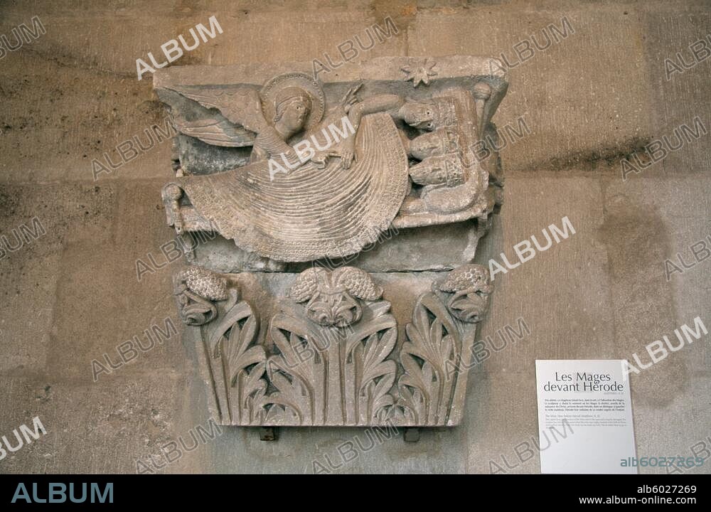 Autun (Dép.Saôneet-Loire, Burgund, Frankreich), Kathedrale-Cathédrale Saint-Lazare, Kapitelle des Kapitelsaals.-Der Traum der Heiligen Drei Könige.-Skulptur, um 1140, von Gislebert von Autun.