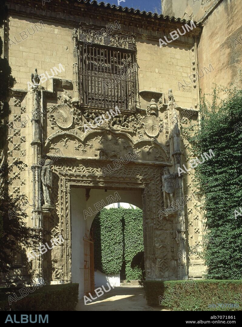 PUERTA DE MARCHENA - PUERTA DEL PALACIO DE LOS DUQUES DE ARCOS - SIGLO XV - GOTICO ISABELINO.