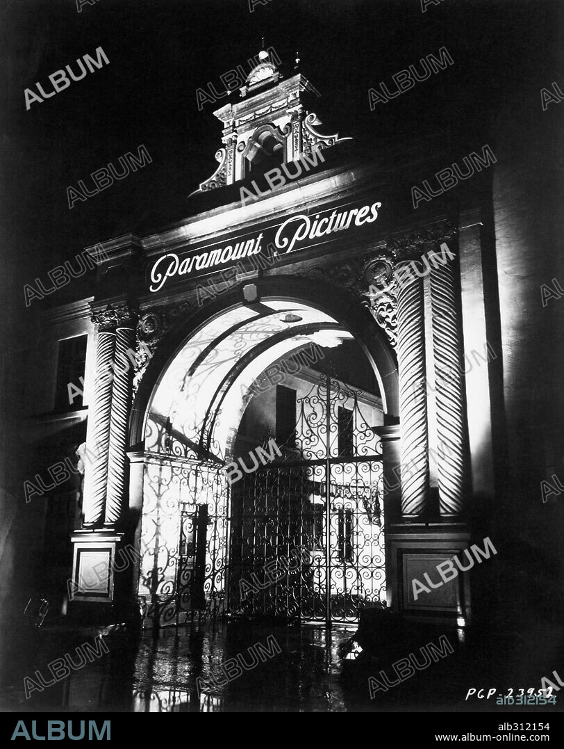 FILM HISTORY: PARAMOUNT PICTURES. The entrance to the Paramount Pictures studios known as "The Bronson gate" and the most famous Hollywood entrance.