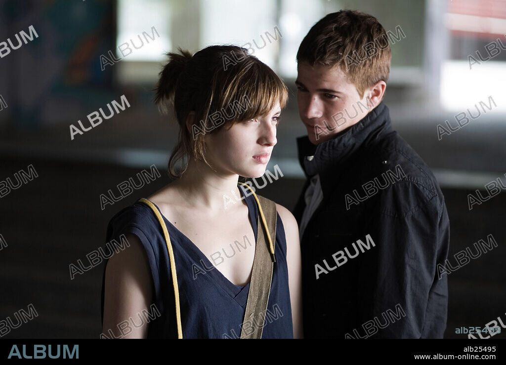 JUAN JOSE BALLESTA y MARIA VALVERDE en LADRONES, 2007, dirigida por JAIME MARQUES. Copyright ESTUDIOS PICCASO.