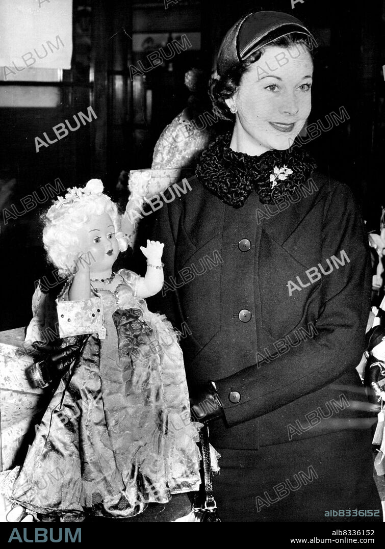 Vivien Leigh Opens Cancer Gift Shop - Vivien Leigh with the lovely doll.
Vivien Leigh (Lady Olivier) opened the cancer relief fund publicity depot and gift shop in Oxford street, London, today.
Particular interest was shown by Lady Olivier in this attractive doll which can be connected to a radio so that the sound comes from a tiny loud speaker fitted in the doll.
All proceeds of sales from this gift shop will be given to victims of cancer. November 10, 1954. (Photo by Paul Popper, Paul Popper Ltd.).