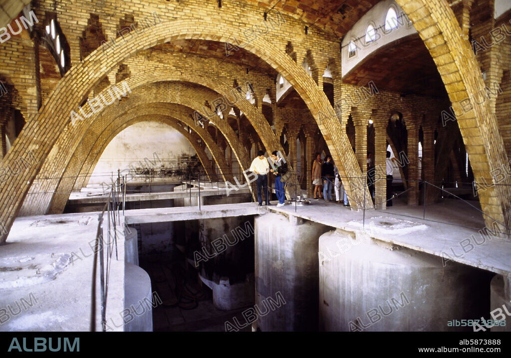 Gandesa, interior de bodega - Cooperativa agrícola (Terra Alta).