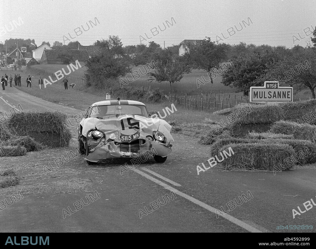 1963 Le Mans Jaguar E type Lightweight crash on Mulsanne.