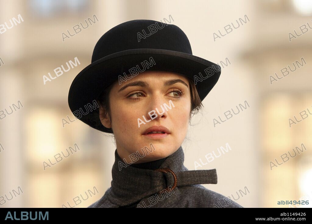 RACHEL WEISZ in THE BROTHERS BLOOM, 2008, directed by RIAN JOHNSON. Copyright ENDGAME ENTERTAINMENT/RAM BERGMAN PRODUCTIONS.
