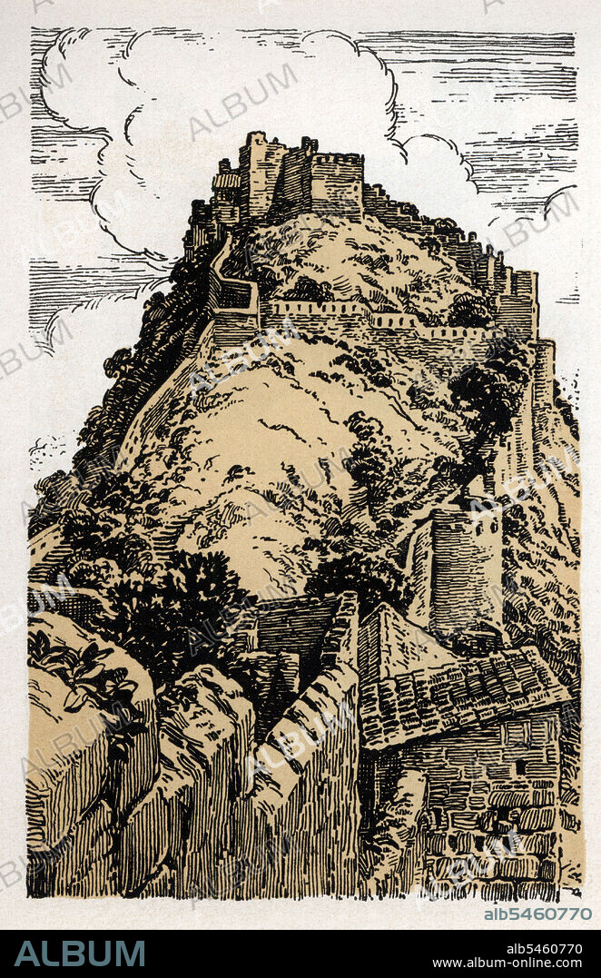 Castillos de España. Alicante. Castillo de Xátiva, fortaleza situada en la sierra Vernisa que tiene su origen en una construcción ibérica. Grabado de 1924.