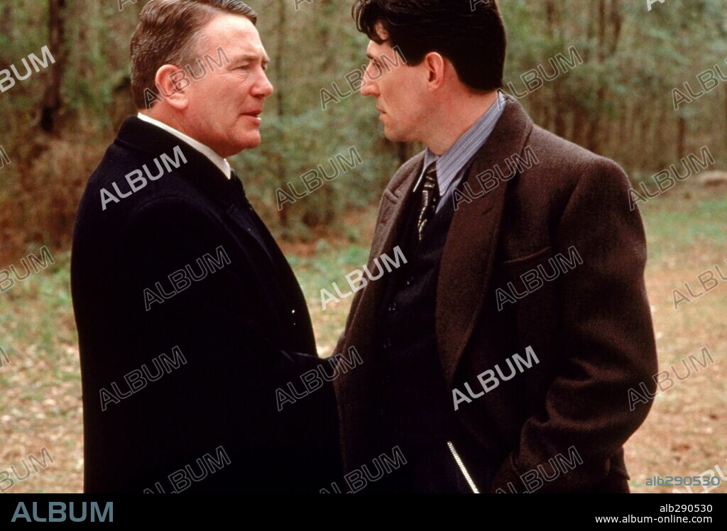 ALBERT FINNEY y GABRIEL BYRNE en MUERTE ENTRE LAS FLORES, 1990 (MILLER'S CROSSING), dirigida por ETHAN COEN y JOEL COEN. Copyright 20TH CENTURY FOX.