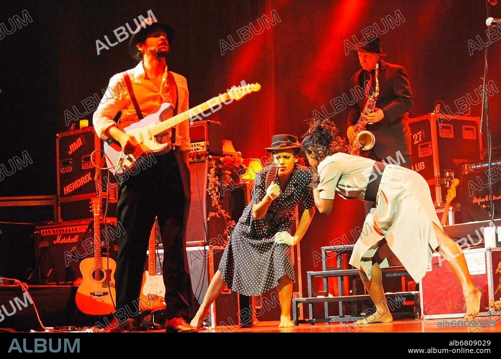 Robert Johnson alias Ahmed Aki Remally bei The 27 Club - die Rockshow, Tribute Show der Rockstars, die mit 27 Jahren starben, u. a. Gitarrist Jimi Hendrix, SaengerinJanis Joplin, Rolling-Stones-Mitbegruender Brian Jones und Nirvana Frontmann Kurt Cobain im CCH 1 - Congress Centrum Hamburg am 28.03.2014. KEINE PERSOENLICHKEITSRECHTE VORHANDEN, NUR FUER REDAKTIONELLE VERWENDUNG, KEINE WERBUNG. KEINE WEITERGABE AN DRITTE.