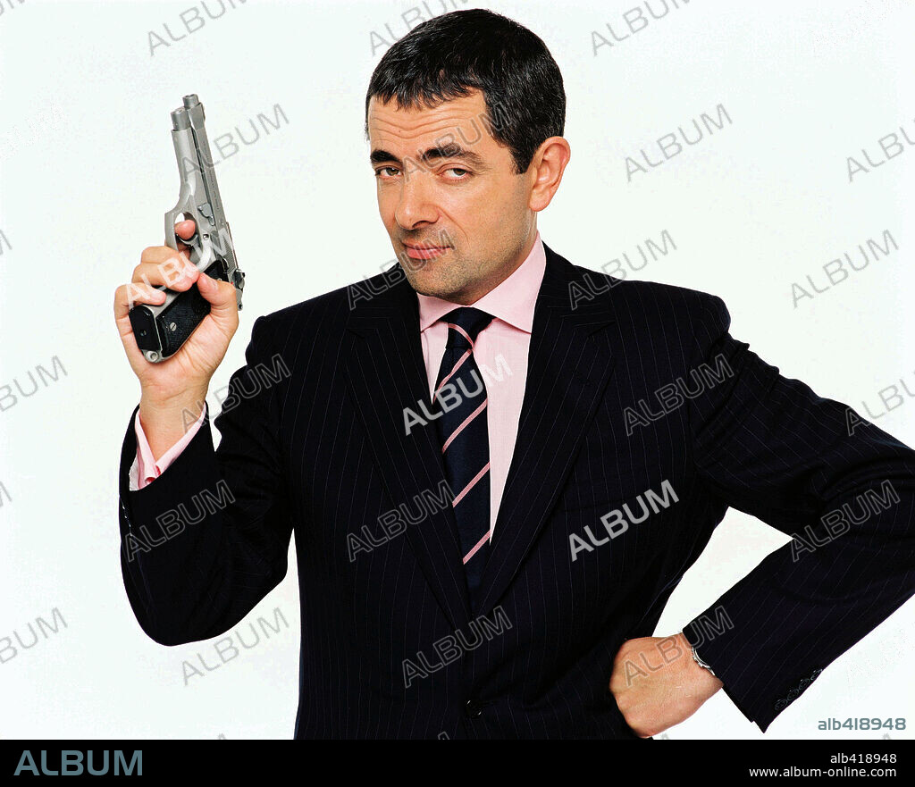 ROWAN ATKINSON in JOHNNY ENGLISH, 2003, directed by PETER HOWITT. Copyright ROGUE MALE FILMS LTD.