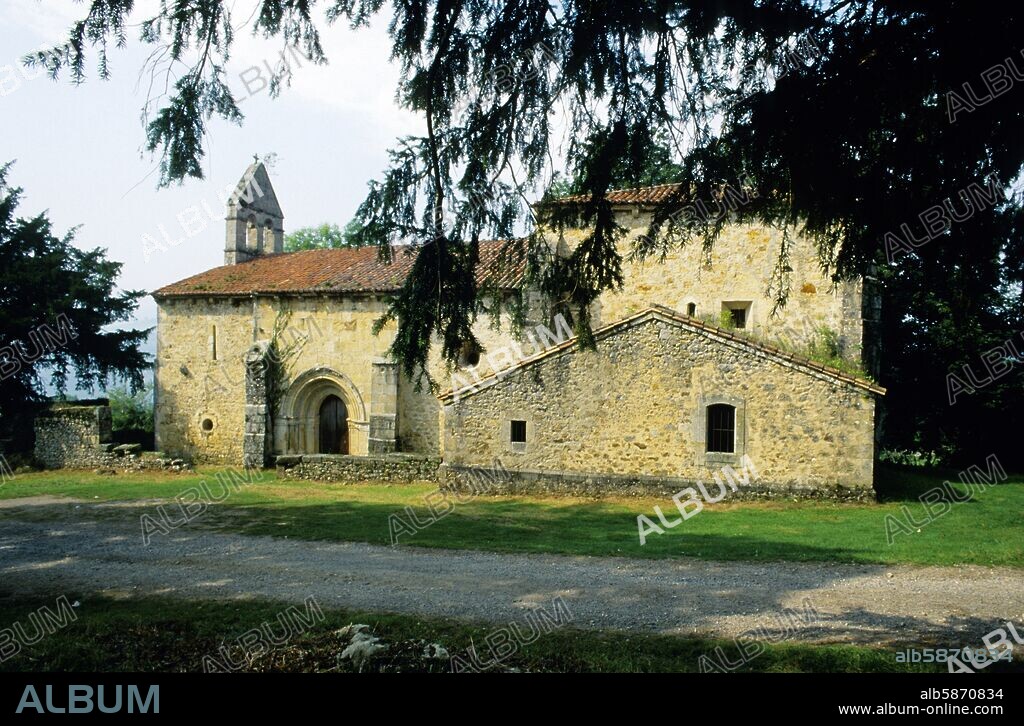 Abamia, Iglesia de Santa Eulalia donde se encuentra Tumba de Don Pelayo.