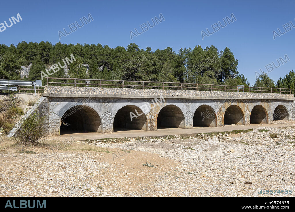 puente de los 7 Ojos, Parque Natural del Cañón del Río Lobos, Soria, Comunidad Autónoma de Castilla, Spain, Europe.