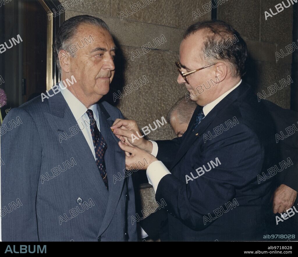 June 1988. The German ambassador to Spain, Guido Brunner, has presented José Fernández de Villavicencio, Marquis of Vallecerrato, with the Officer's Cross of the Order of Merit of the Federal Republic of Germany, in recognition of his contribution to economic relations between Spain and the german nation.