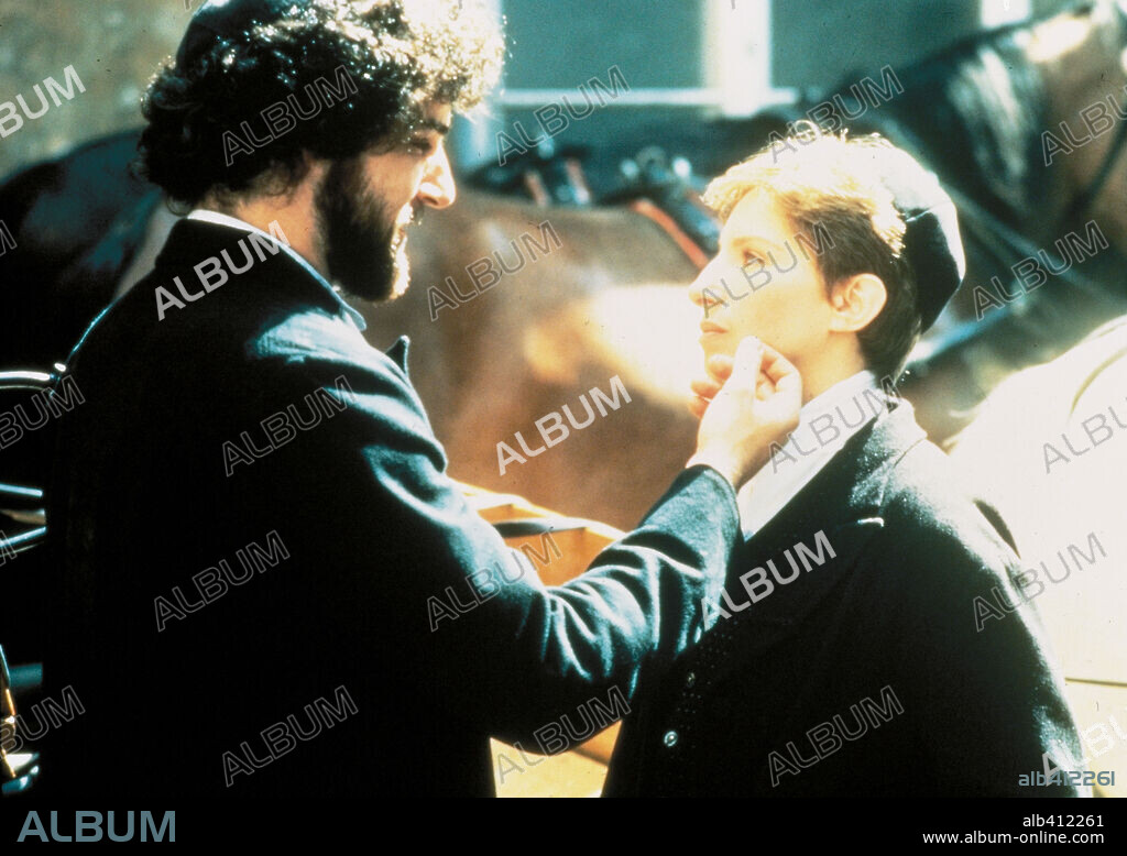 BARBRA STREISAND and MANDY PATINKIN in YENTL, 1983, directed by BARBRA STREISAND and HARRY D'ABBADIE D'ARRAST. Copyright M.G.M/UNITED ARTIST.