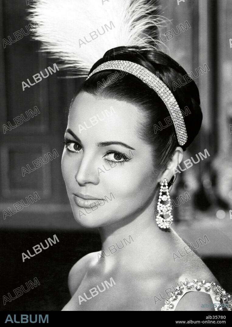 SARA MONTIEL in THE LAST TORCH SONG, 1957 (EL ULTIMO CUPLE), directed by JUAN DE ORDUÑA. Copyright PRODUCCIONES ORDUÑA FILMS.
