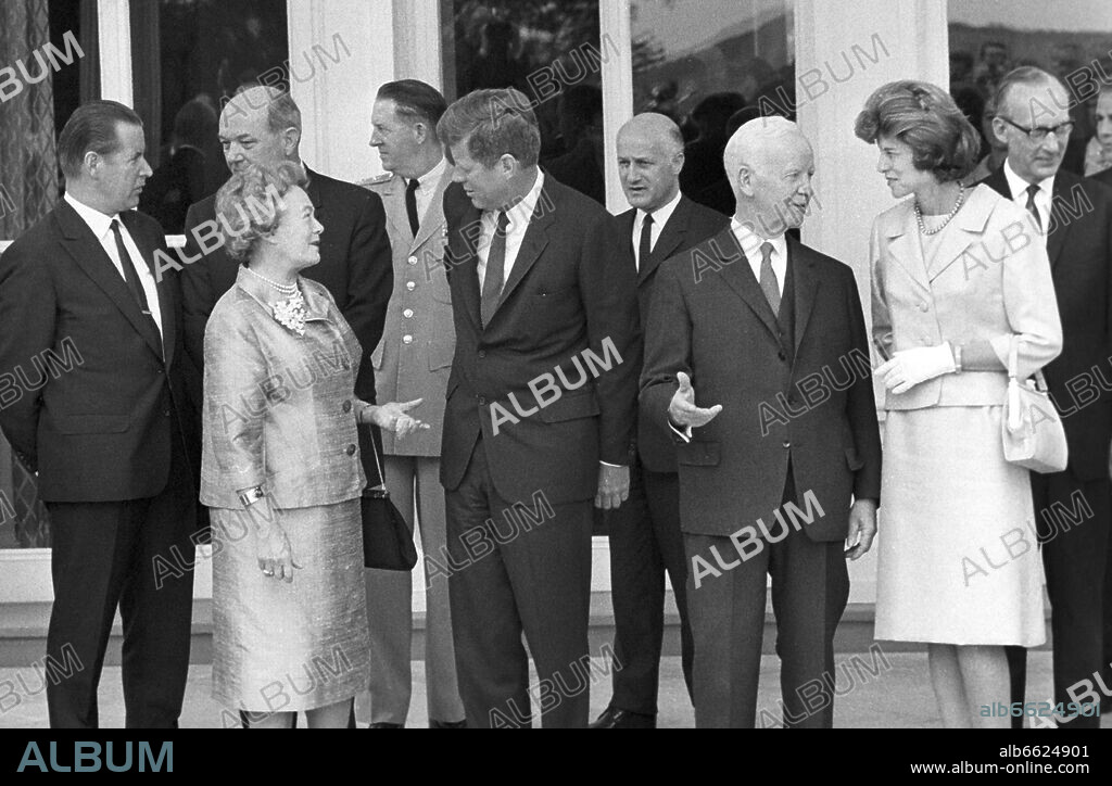 Eunice Mary Kennedy Shriver, Gerhard Schröder, Heinrich Lübke, John F, Kennedy and Wilhelmine Lübke. On the terrace of Villa Hammerschmidt on Bonn on 23 June 1963 (l-r): Gerhard Schroeder, Wilhelmine Lübke, John F. Kennedy, Heinrich Lübke and Eunice Shriver (Jacqueline Kennedy was pregnant at that time). 23/06/1963