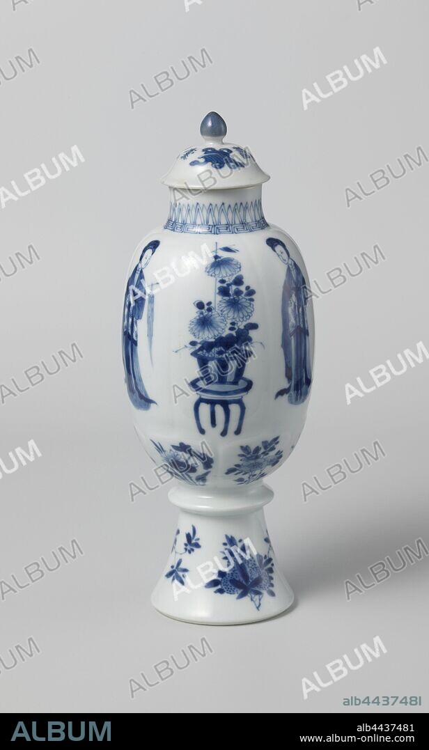 Ovoid covered vase with Chinese ladies, flower sprays and vases, Lid made of egg-shaped porcelain covered pot, painted in underglaze blue. On the lid valuables (diamond, pearl, artimia leaf) between which three Chinese characters 'zhou', meaning prosperity and a blue button. Blue White., anonymous, China, c. 1700, Qing-dynasty (1644-1912) / Kangxi-period (1662-1722), porcelain (material), glaze, cobalt (mineral), vitrification, d 4 cm × d 5.9 cm.