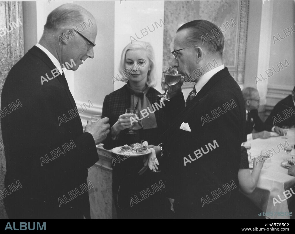 Göteborg omkring 1962 - Dan-Axel Broström med makan Annabelle. *** Local Caption *** GT GHT - BS - Box Familjen Broström. KAMERAREPORTAGE.