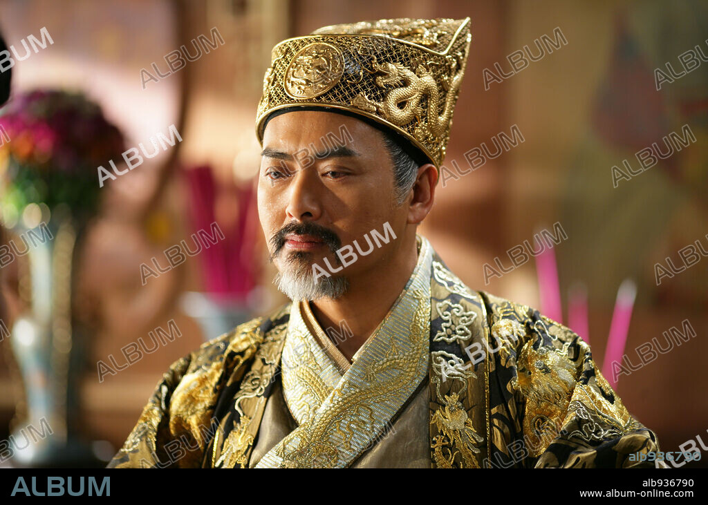 CHOW YUN-FAT in CURSE OF THE GOLDEN FLOWER (MAN CHENG JIN DAI HUANG JIN JIA, 2006), directed by YIMOU ZHANG. Copyright BEIJING NEW PICTURE FILM CO./ELITE GROUP ENTERPRISES / XIAOYAN, BAI.