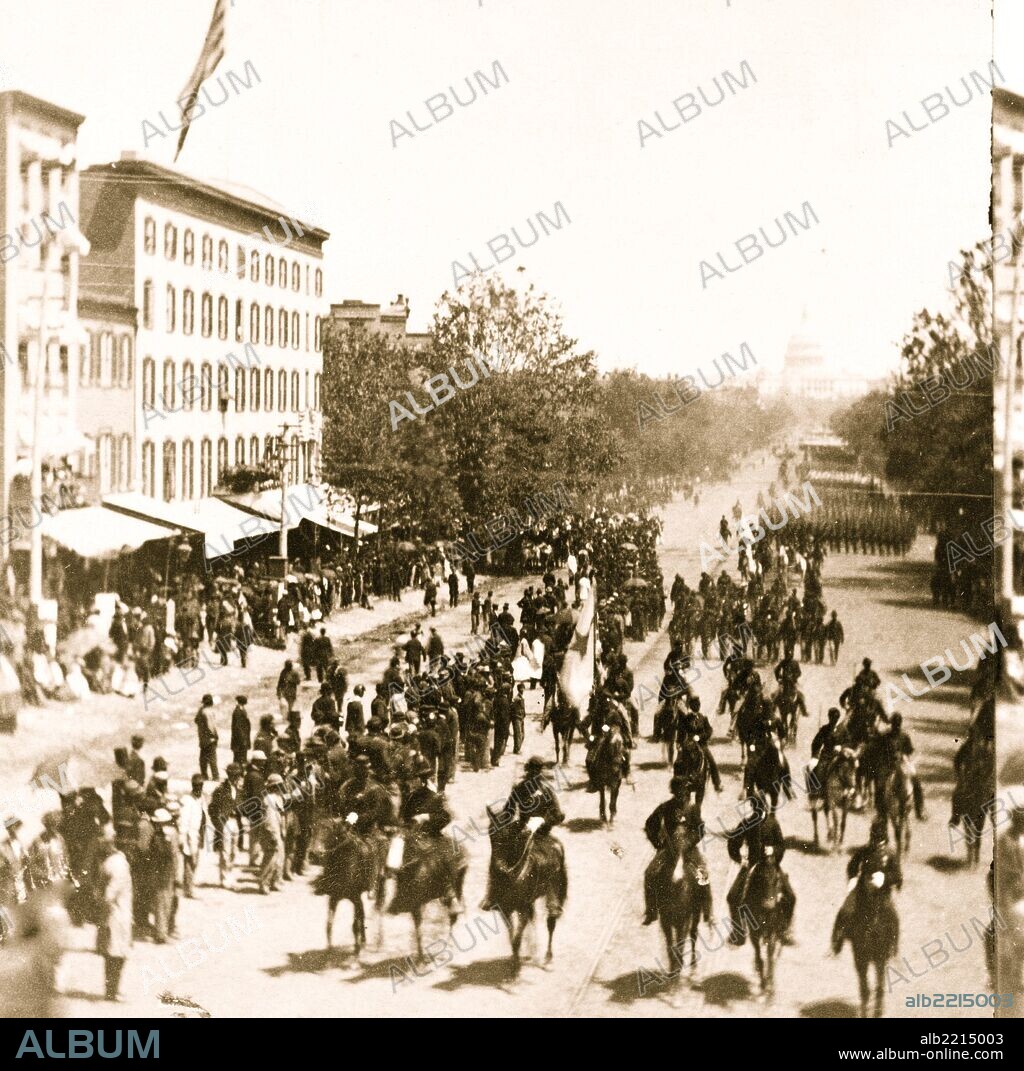 Grand review of the great veteran armies of Grant and Sherman at Washington, on the 23d and 24th May, 1865. Sherman's grand army. Looking up Pennsylvania Ave. from the Treasury Buildings, during the passage of the "Red Star" Division.