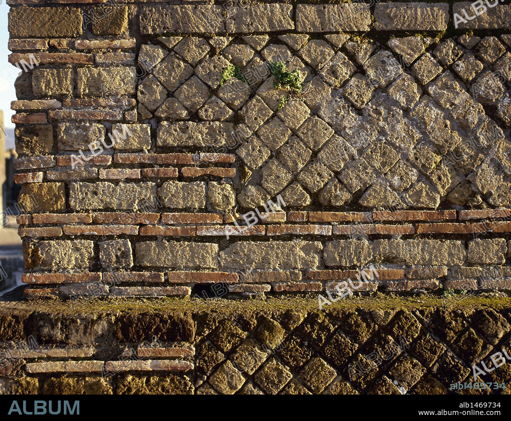 ARTE ROMANO. ITALIA. Detalle de un MURO de una antigua construcción de época romana. POMPEYA. La Campania.