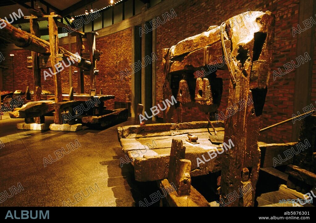 Nava; Museo de la Sidra; antigua prensa para "mallar" (Comarca de la Sidra);.