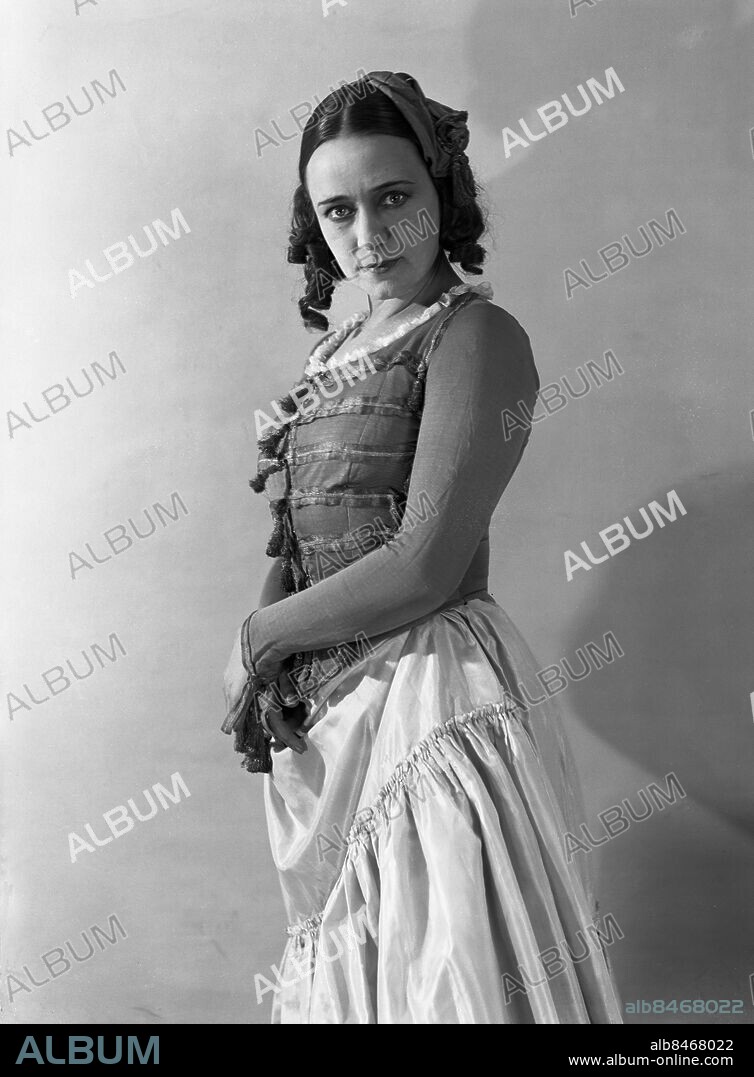 ARKIV 1929. Jenny Hasselquist, operadansös och skådespelerska. Förutom stora framgångar som premiärdansös både i Sverige och utomlands gjorde hon lycka med sina mimiska talanger i många svenska stumfilmer, bla "Gösta Berlings saga".. Jenny Hasselquist, swedish ballet-girl and filmstar in silent film by Victor Sjöström and Mauritz Stiller,. Foto: TT Historical/1900. SCANPIX SWEDEN.