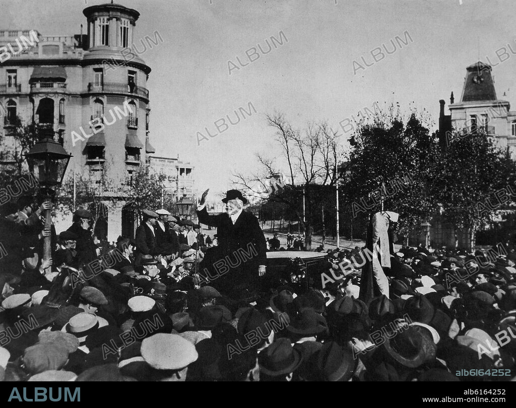 PABLO IGLESIAS HABLA A LA MULTITUD-1915.