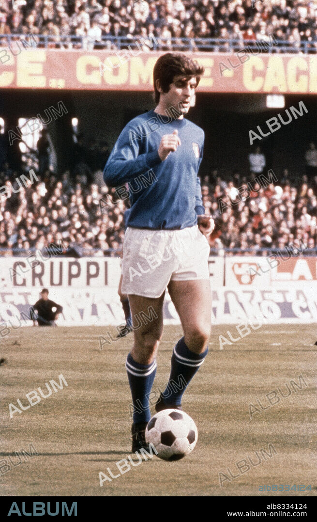 RIVERA  JUGADOR DE FUTBOL ITALIANO  JUGANDO.