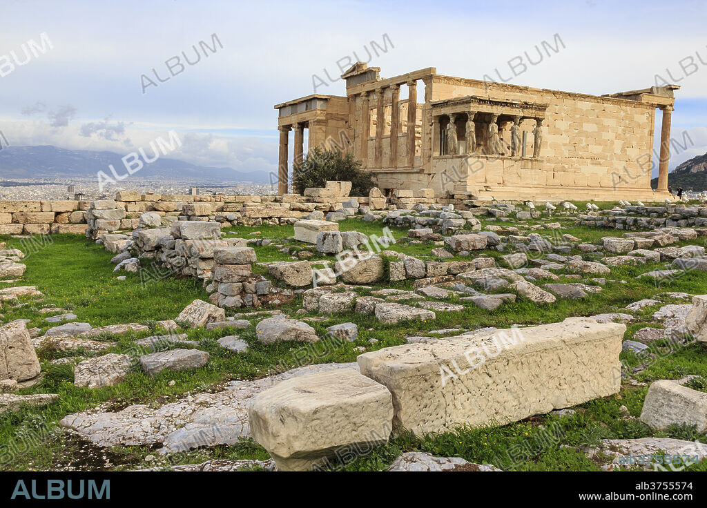 Erechtheion, with Porch of the maidens or Caryatids, Acropolis, UNESCO World Heritage Site, Athens, Greece, Europe.