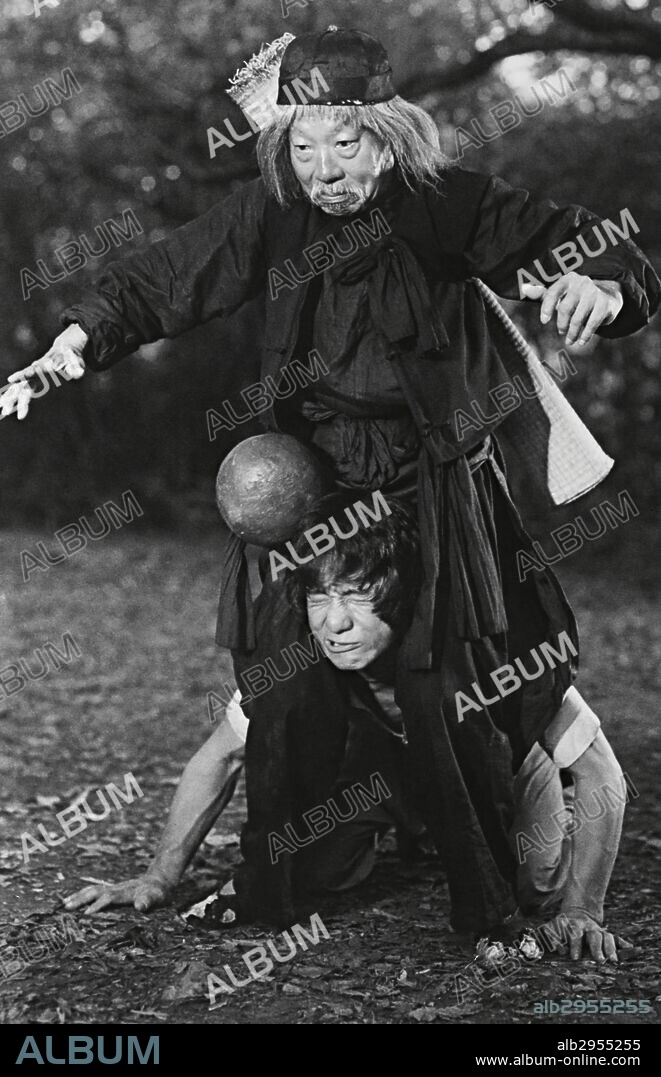 JACKIE CHAN en EL MONO BORRACHO EN EL OJO DEL TIGRE, 1978 (JUI KUEN), dirigida por YUEN WOO-PING. Copyright SEASONAL FILM CORP.
