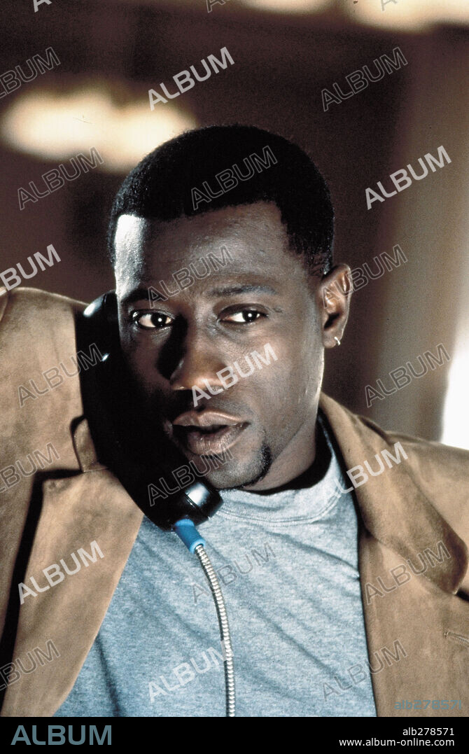 WESLEY SNIPES in ONE NIGHT STAND, 1997, directed by MICHAEL FIGGIS. Copyright NEW LINE CINEMA.