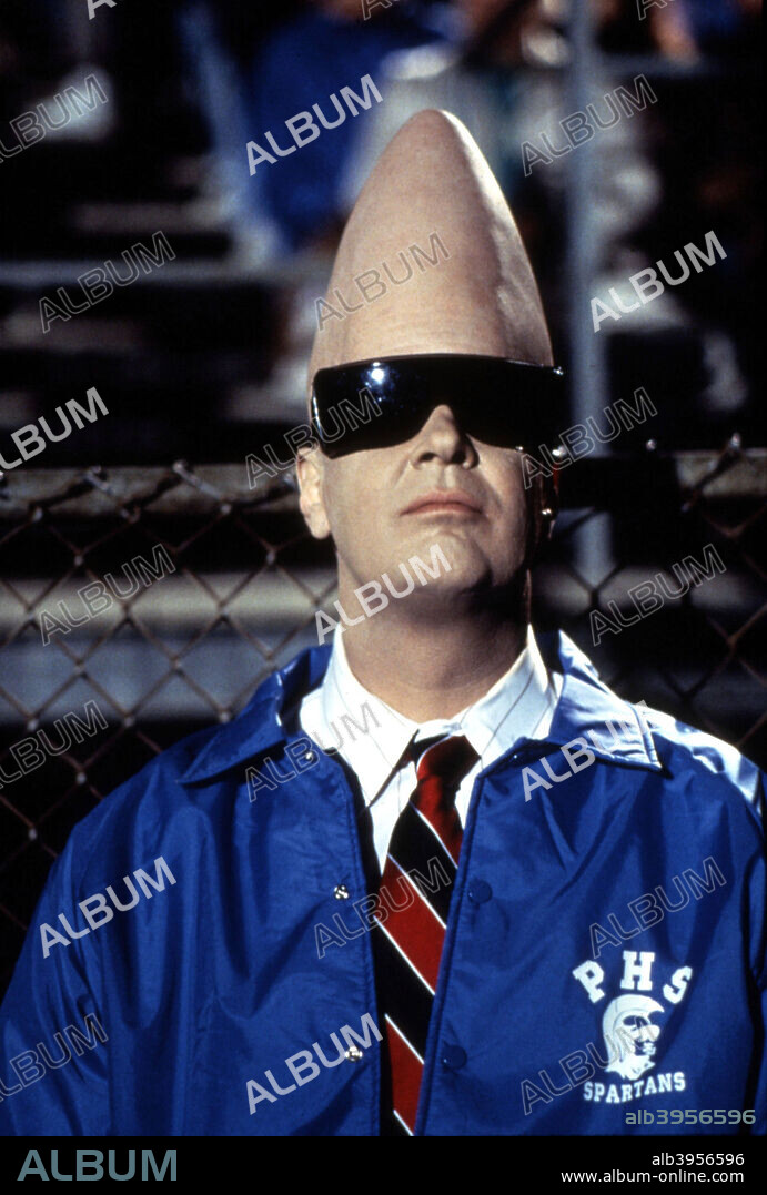 DAN AYKROYD en LOS CARACONOS, 1993 (CONEHEADS), dirigida por STEVE BARRON. Copyright PARAMOUNT PICTURES.