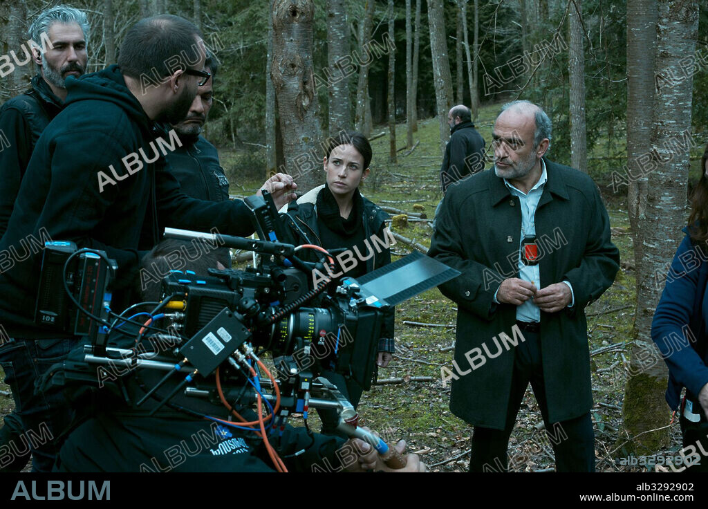 FRANCESC ORELLA and MARTA ETURA in EL GUARDIAN INVISIBLE, 2017, directed by FERNANDO GONZALEZ MOLINA. Copyright ATRESMEDIA CINE/NADCOM FILM/NOSTROMO PICTURES / PAVON, MANOLO.