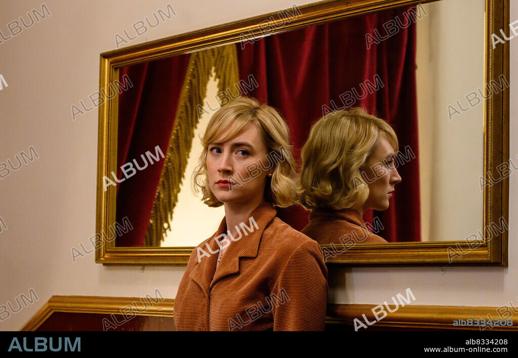 SAOIRSE RONAN en MIRA COMO CORREN, 2022 (SEE HOW THEY RUN), dirigida por TOM GEORGE. Copyright Searchlight Pictures.