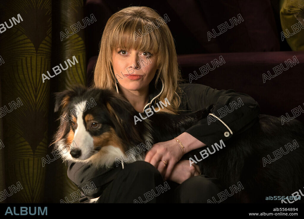 NATASHA LYONNE en SUPERAGENTE CANINO, 2018 (SHOW DOGS), dirigida por RAJA GOSNELL. Copyright Open Road Films/Riverstone Pictures.