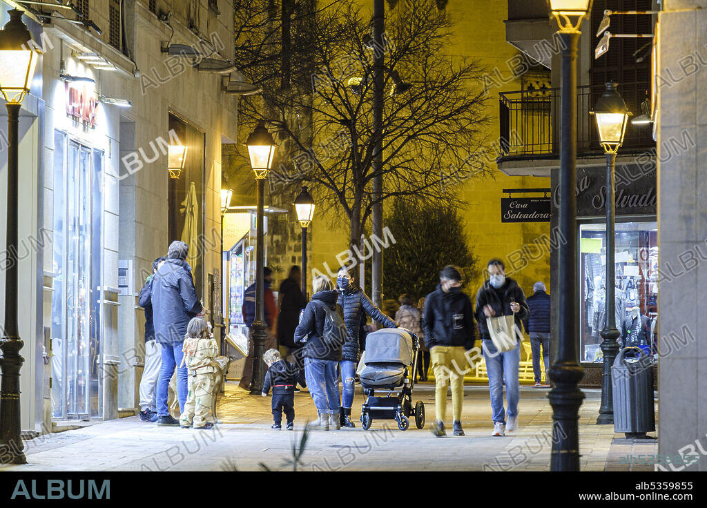 shopping street, Manacor, Mallorca, Balearic Islands, Spain.