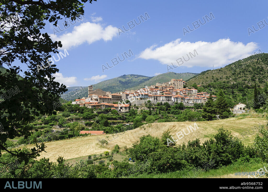 Mosset, declarado uno de los pueblos mas bonitos de francia,Conflent, Roussillon, pirineos orientales,Francia, europa.
