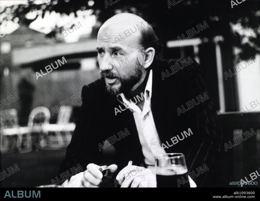 ADOLFO MARSILLACH en LA SEÑORA GARCÍA SE CONFIESA, 1976, dirigida por ADOLFO MARSILLACH. Copyright TELEVISION ESPAÑOLA.