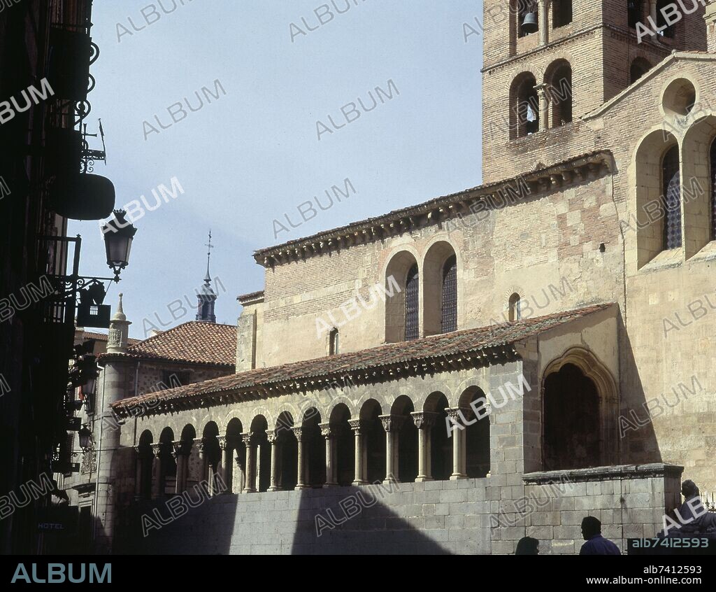 ATRIO DE LA IGLESIA DE SAN MARTIN DE SEGOVIA - SIGLO XII - ROMANICO ESPAÑOL.