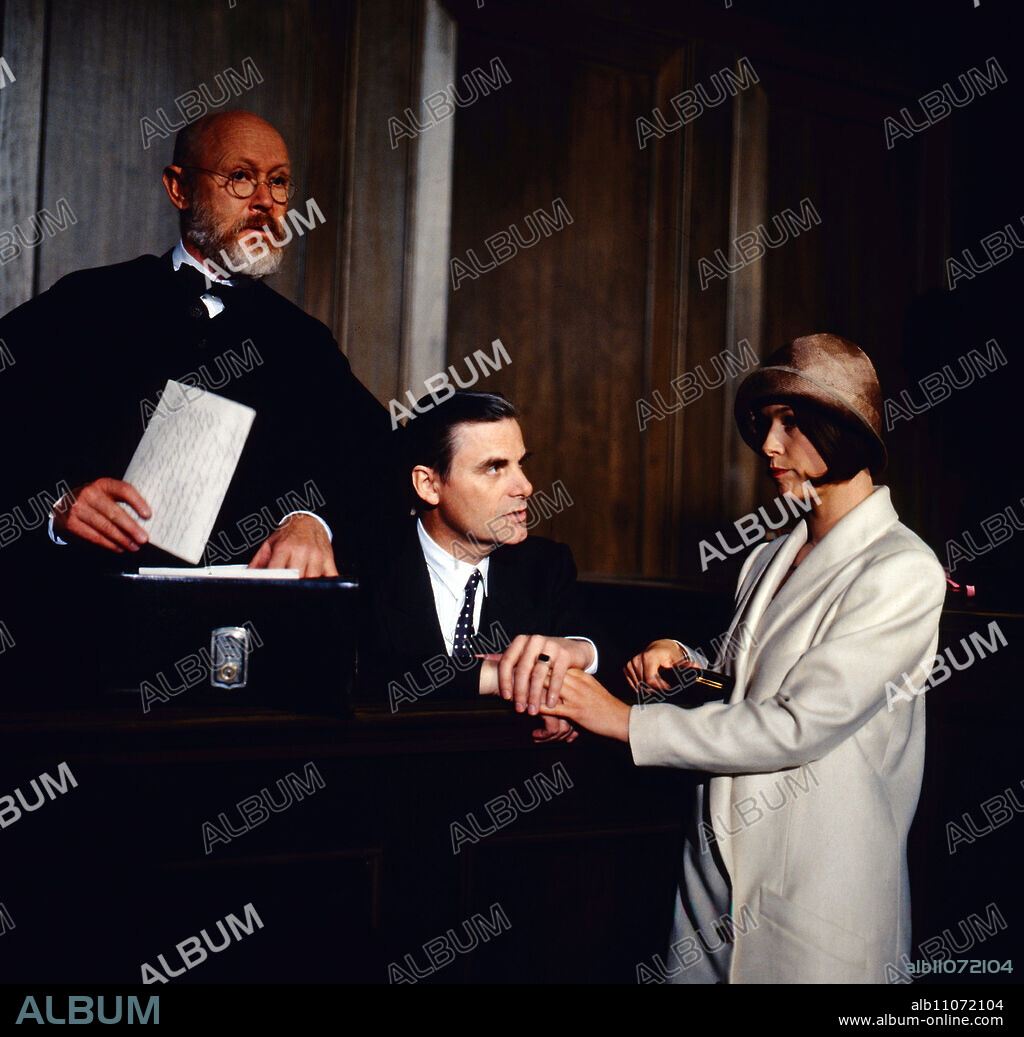 Success, television film in three parts, based on the novel of the same name by Lion Feuchtwanger, Germany, 1991, Director: Franz Seitz, Part 1, Scene: Ernst Jacobi, Peter Simonischek, Franziska Walser.