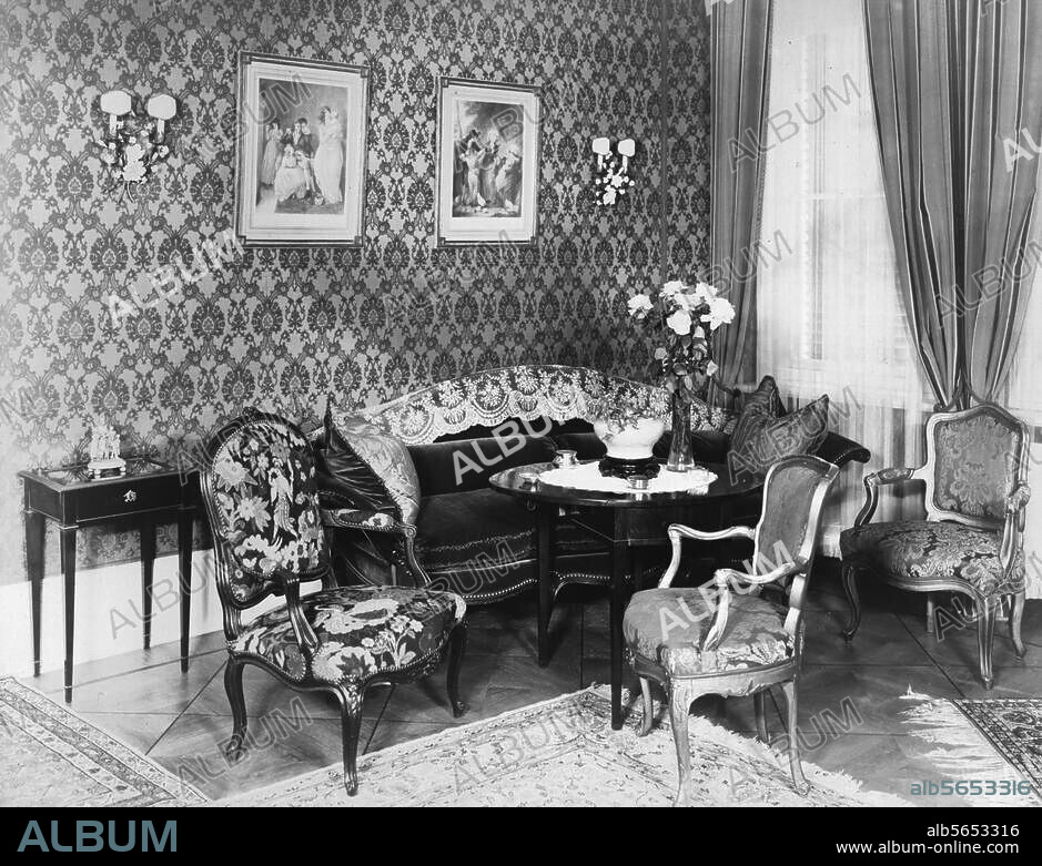 Wohnung:. Wohnzimmer. Sitzgruppe in einem Wohnzimmer. Foto, um 1910.