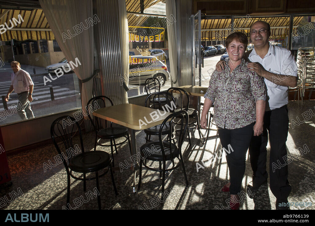 Madrid, October 2014. Fuencarral and Villaverde are the scene these days of the filming of the traditional Christmas Lottery advertisement, the popular Gordo. In the image, Fernán de Jesús and Margarita Rendón, owners of the La Muralla bar. photo Isabel Permuy ARCHDC.