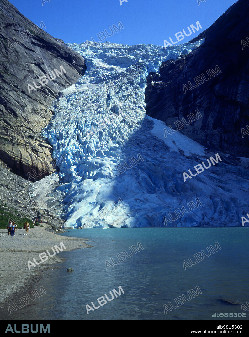 LENGUA DEL GLACIAR BRIKSDAL.