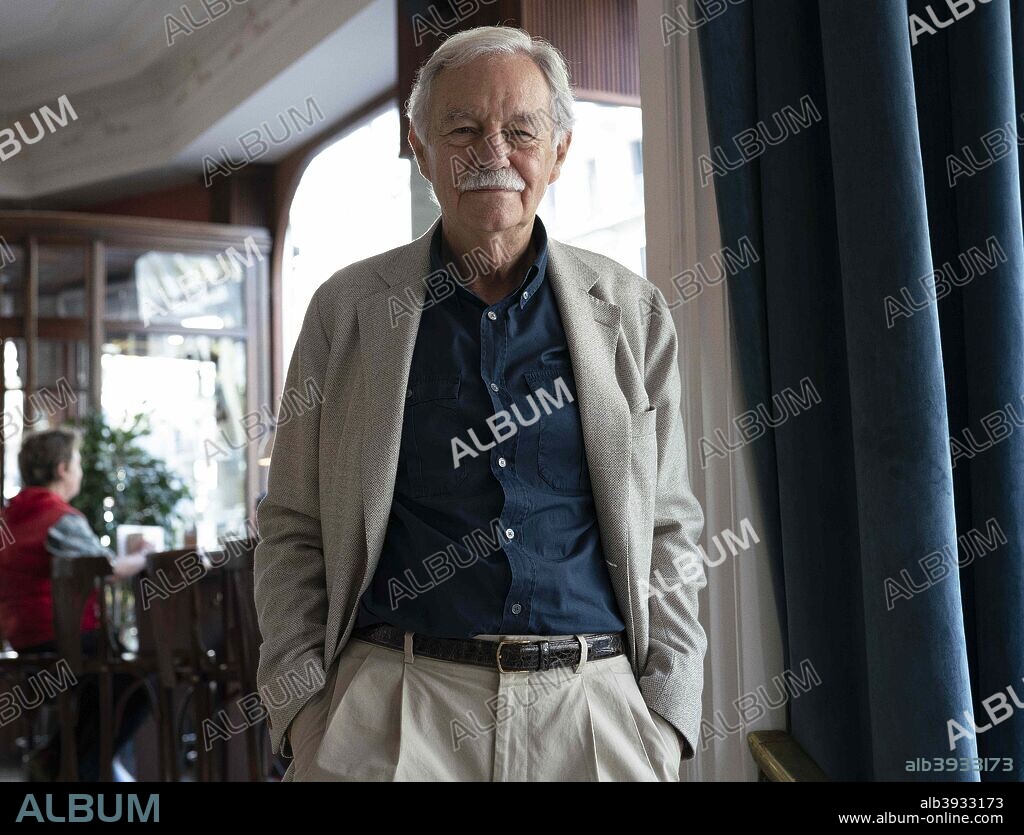 September 19, 2018 - Madrid, Spain - the writer Eduardo Mendoza poses during the presentation of the book EL REY RECIBE en Madrid. Spain. September 19, 2018. 19/09/2018