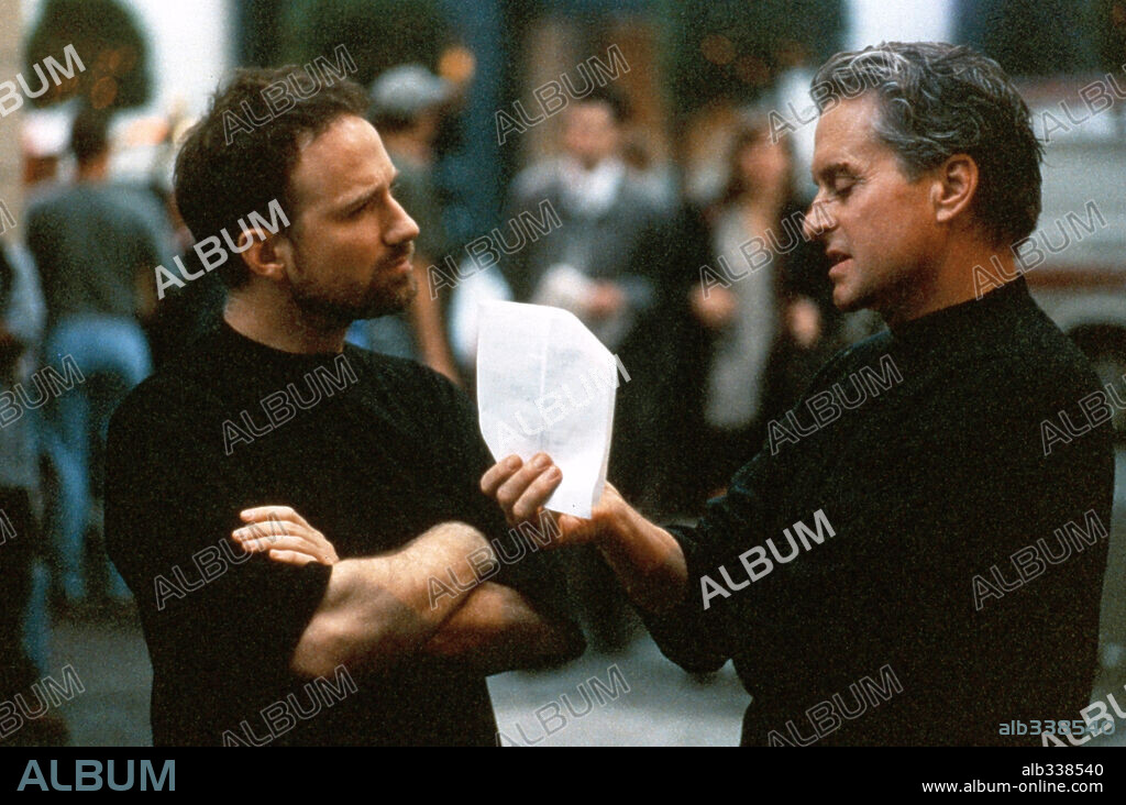 DAVID FINCHER y MICHAEL DOUGLAS en THE GAME, 1997, dirigida por DAVID FINCHER. Copyright POLYGRAM / FRIEDKIN, TONY.